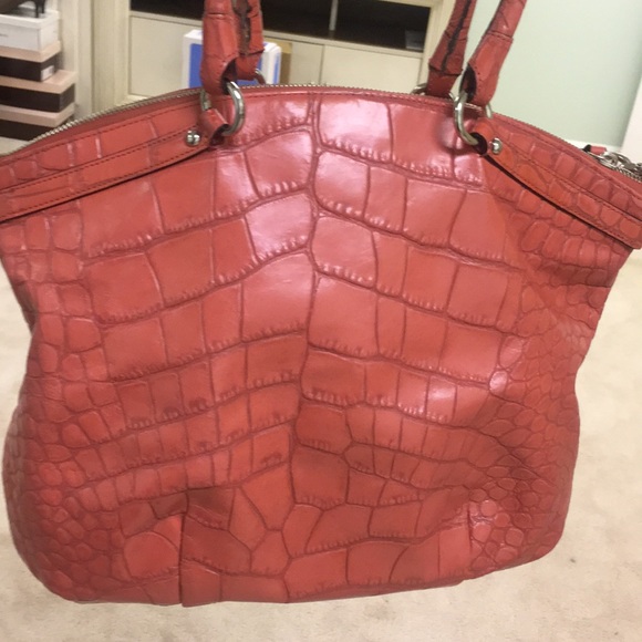 Coach Mid-size satchel. - Picture 6 of 8